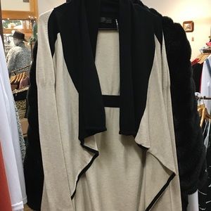 •Gorgeous Tan & Black Mid Length Cardigan